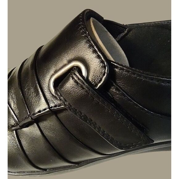 Collection by Clarks Black Cushioned Slip-On Shoes With Buckle Detail Size 7M - Picture 9 of 10